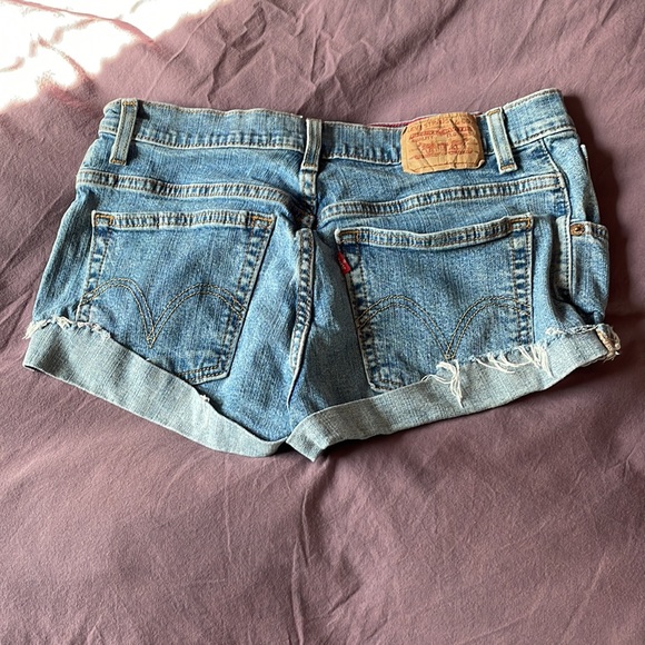 Levi’s 550 Jean Shorts in a size 10 - Picture 2 of 4